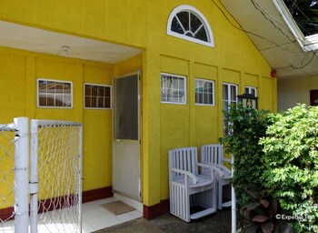 dlucky garden inn and suites