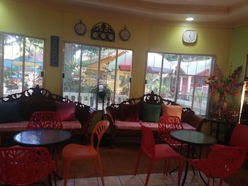 dlucky garden inn and suites