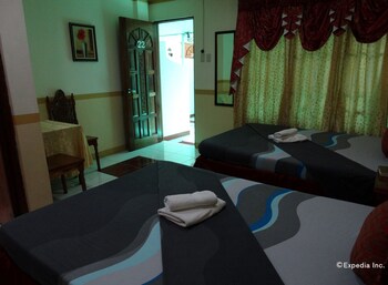 dlucky garden inn and suites