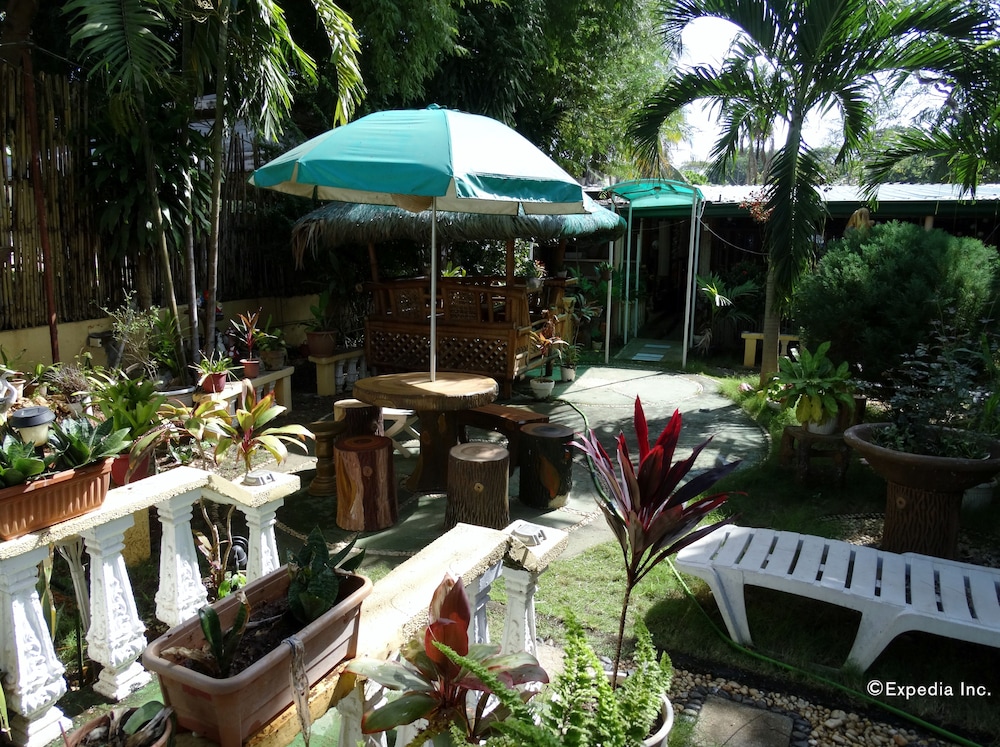 dlucky garden inn and suites