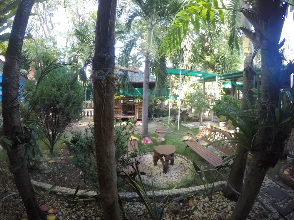 dlucky garden inn and suites