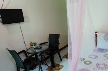 dlucky garden inn and suites