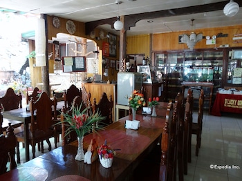 dlucky garden inn and suites