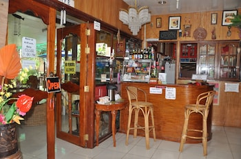 dlucky garden inn and suites