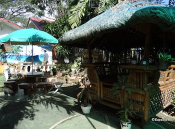 dlucky garden inn and suites