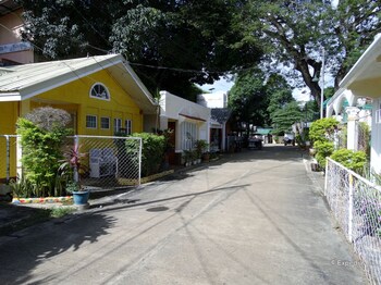 dlucky garden inn and suites