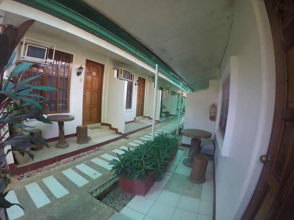 dlucky garden inn and suites