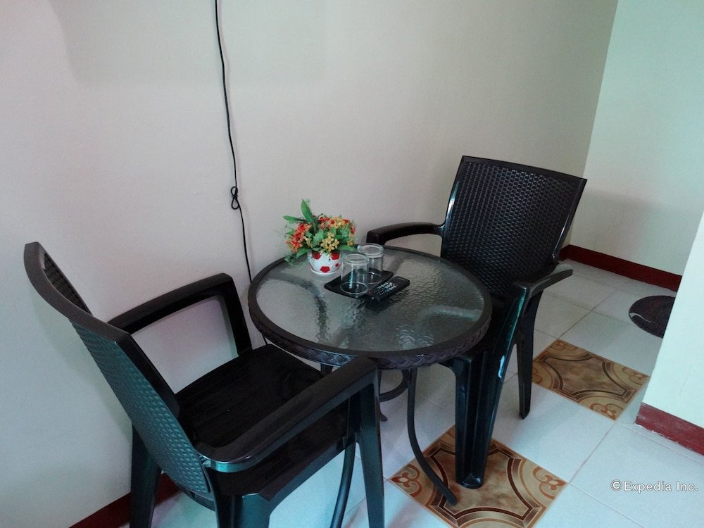 dlucky garden inn and suites