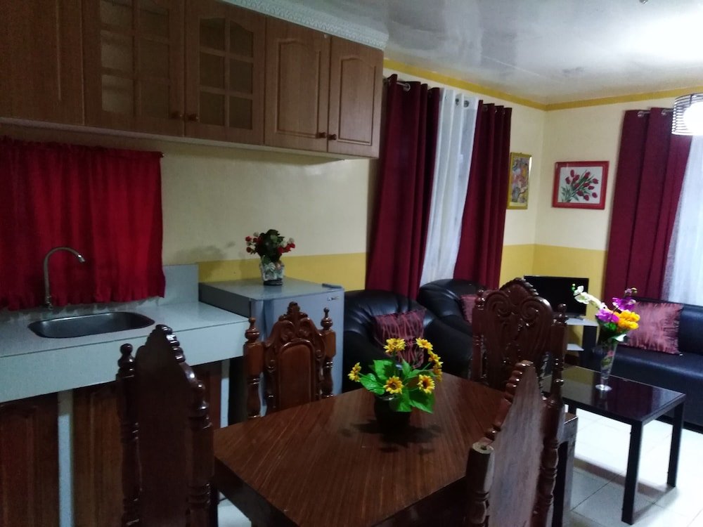 dlucky garden inn and suites