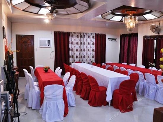 dlucky garden inn and suites