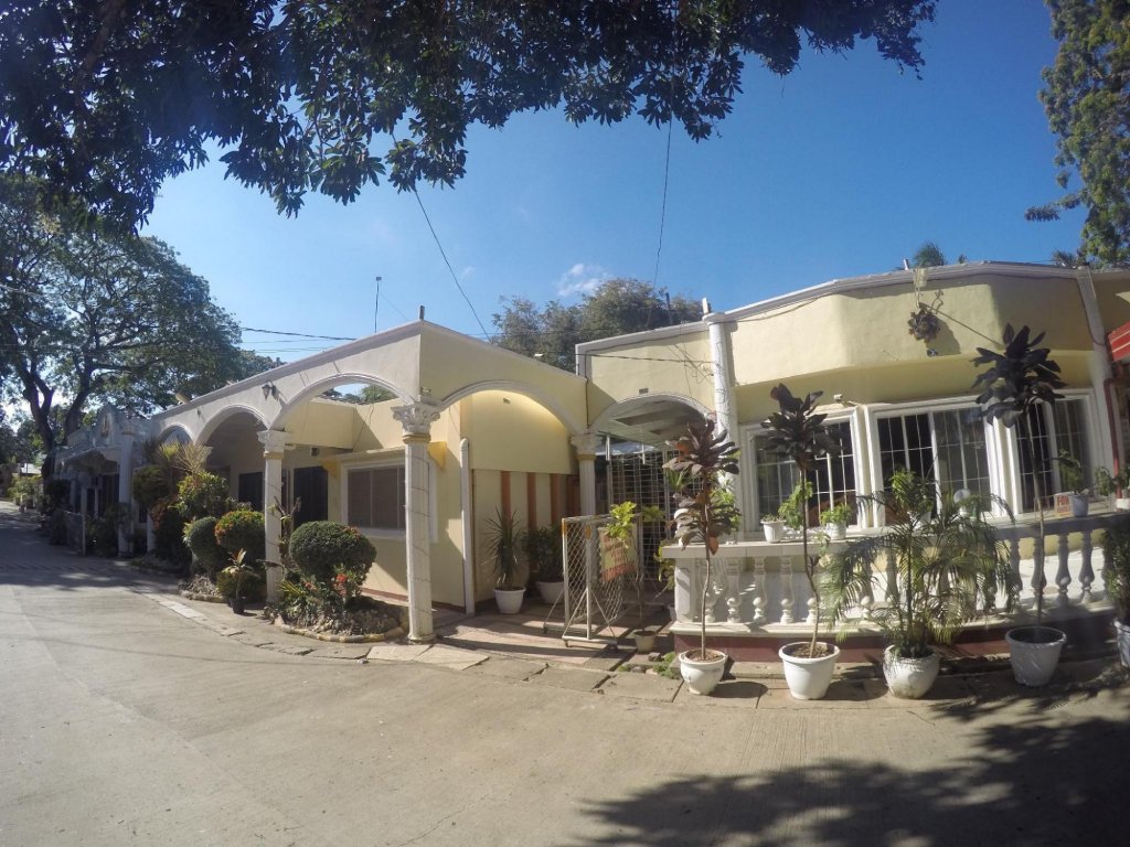 dlucky garden inn and suites