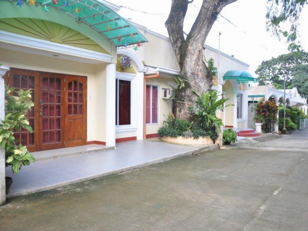 dlucky garden inn and suites