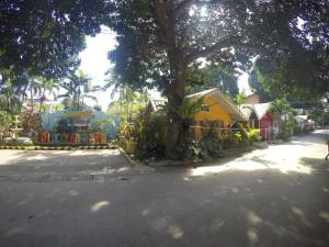 dlucky garden inn and suites