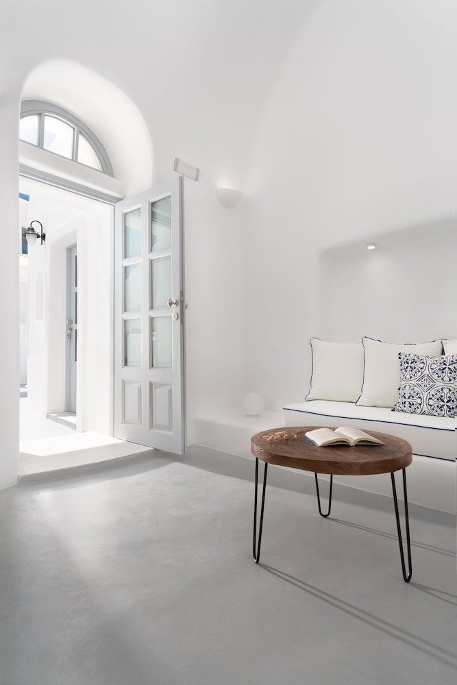 oia spirit boutique residences