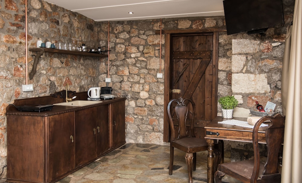 agrilia koromili retreat