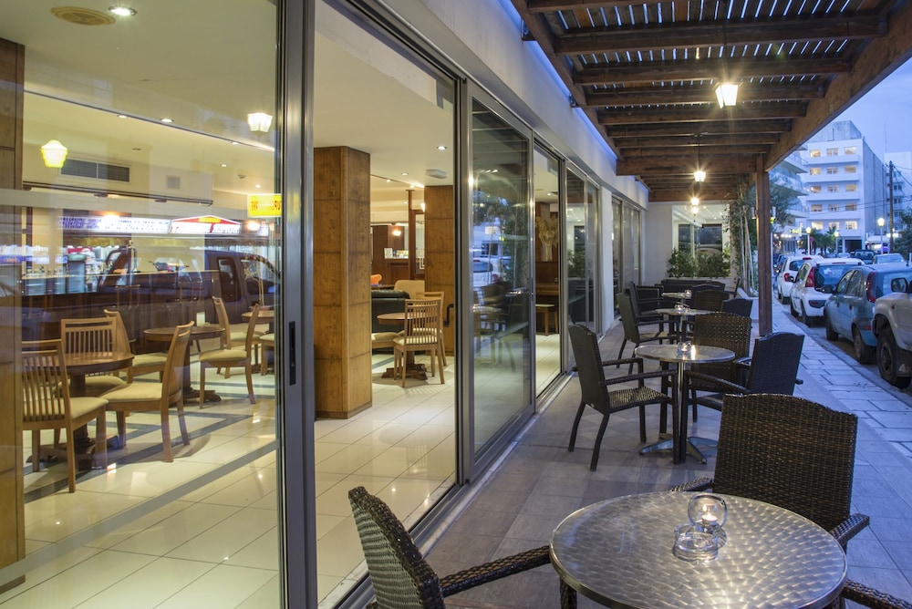 manousos city hotel