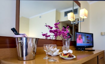 manousos city hotel