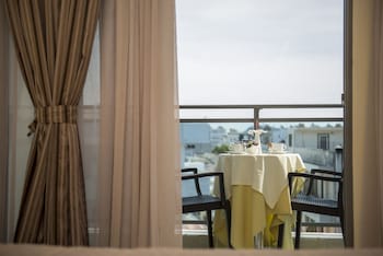 manousos city hotel