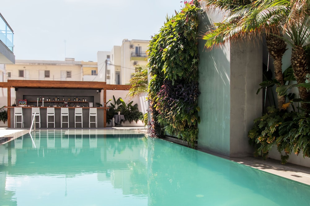manousos city hotel