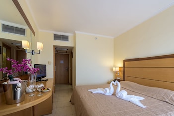 manousos city hotel