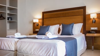 manousos city hotel