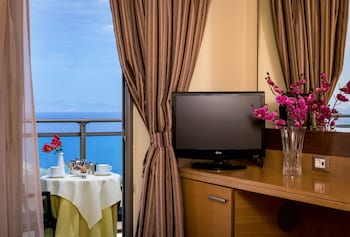 manousos city hotel
