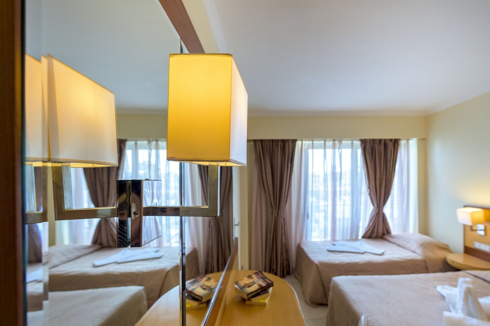 manousos city hotel
