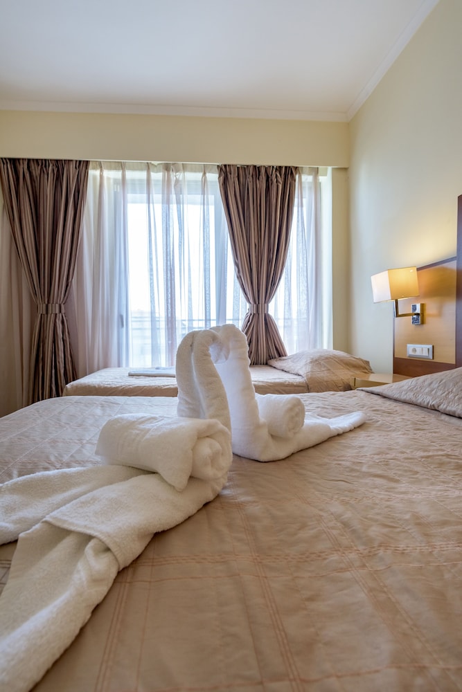manousos city hotel