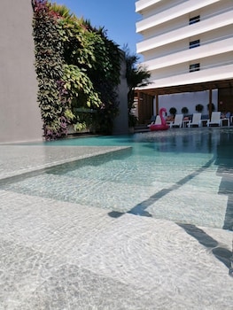 manousos city hotel