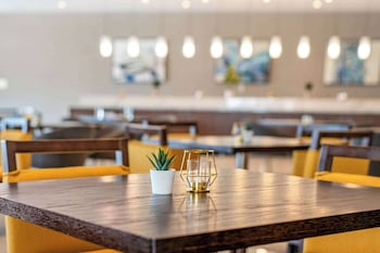 cambria hotel bloomington mall of america minneapolis airport