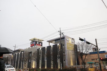 h drive hotel