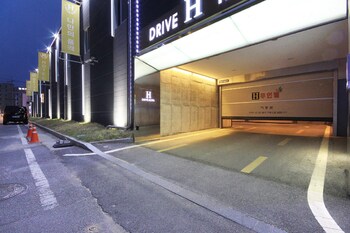 h drive hotel