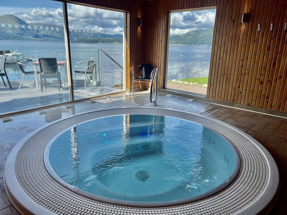 holly tree hotel swimming pool and hot tub