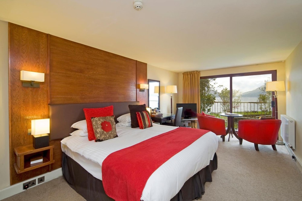 holly tree hotel swimming pool and hot tub