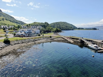 holly tree hotel swimming pool and hot tub