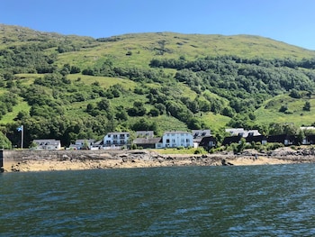 holly tree hotel swimming pool and hot tub