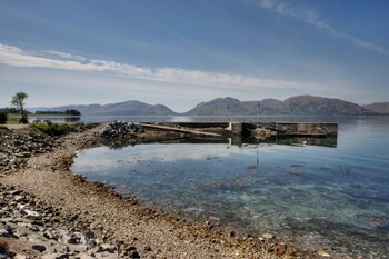 holly tree hotel swimming pool and hot tub