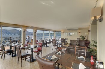 holly tree hotel swimming pool and hot tub