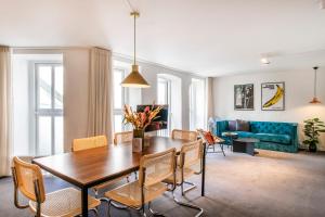 the churchill apartments into this place