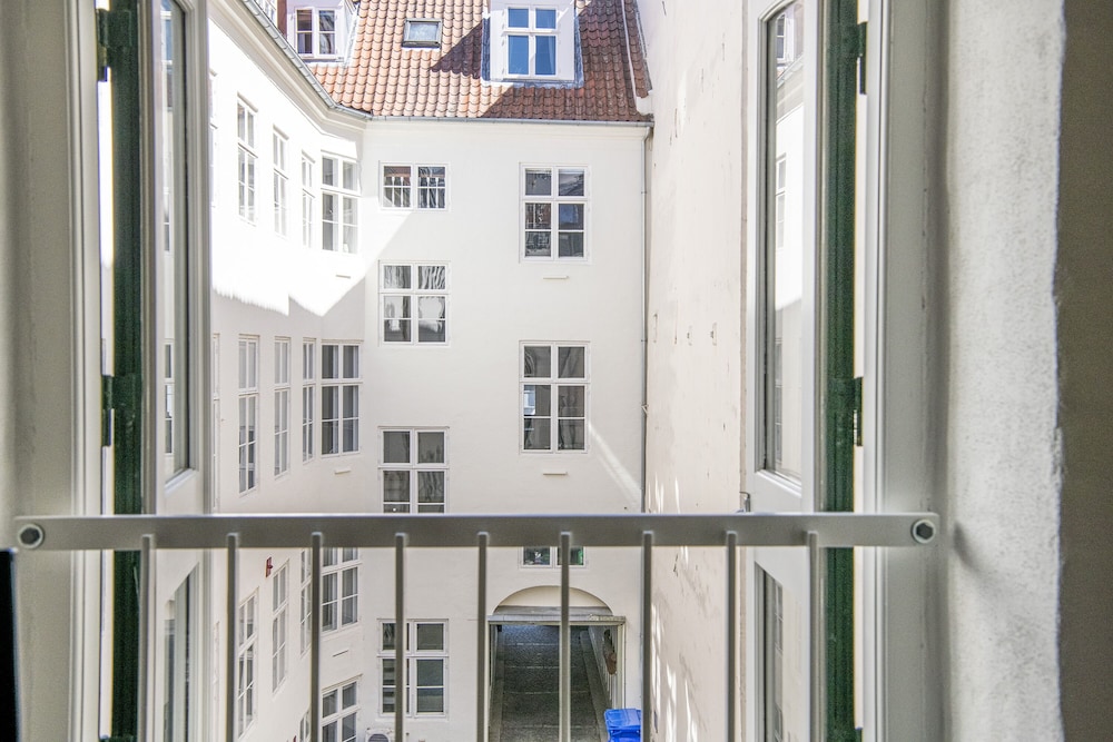 the churchill apartments into this place