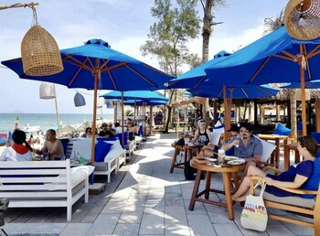 an bang white sand sea homestay