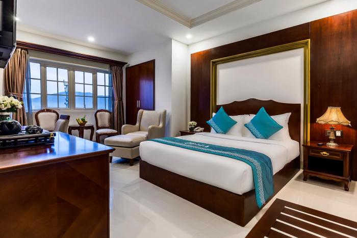 ibiza riverfront hotel