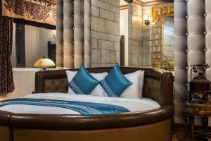 ibiza riverfront hotel