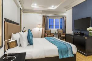 ibiza riverfront hotel