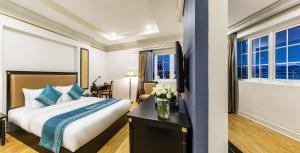 ibiza riverfront hotel