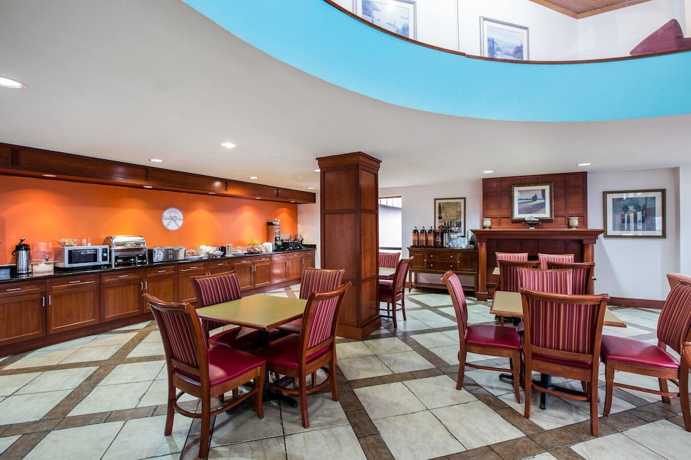 Howard Johnson By Wyndham Evansville East,Indiana>>Evansville,3 star