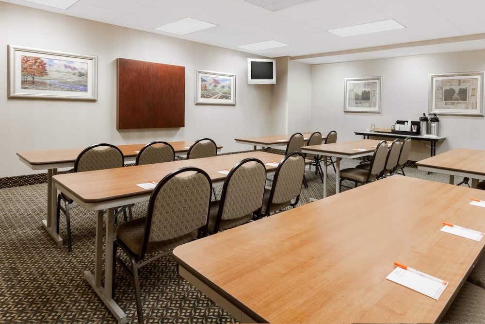 Howard Johnson By Wyndham Evansville East,Indiana>>Evansville,3 star