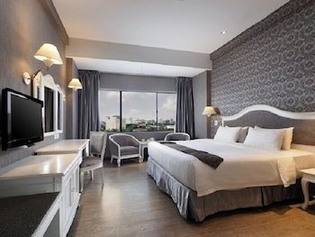 le polonia hotel and convention medan