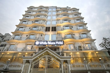 white palace hotel