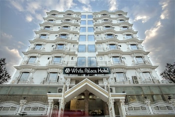 white palace hotel